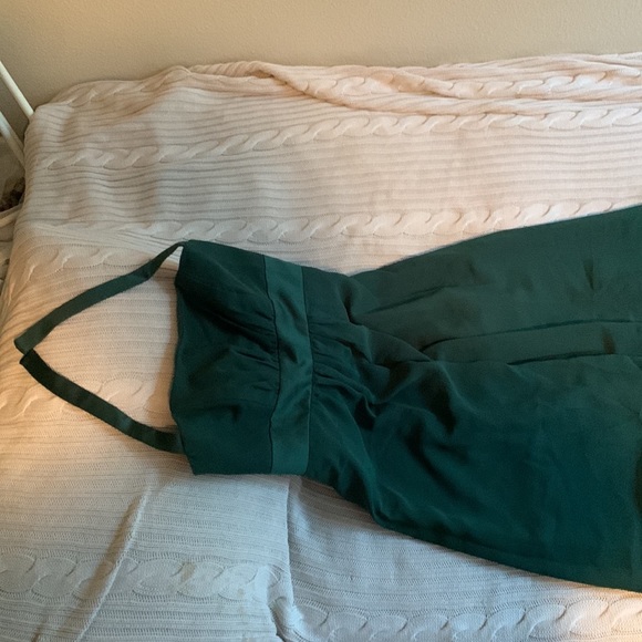 Formal floor length gown hunter green size 4 great condition - Picture 2 of 6